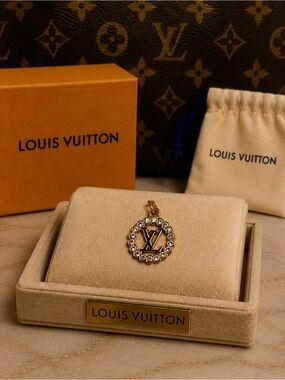Luxury LV stamped Crystal Circle Charm Pendant - Gold Tone